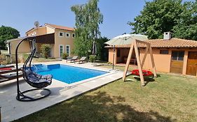 Sunny Garden Villa With Pool